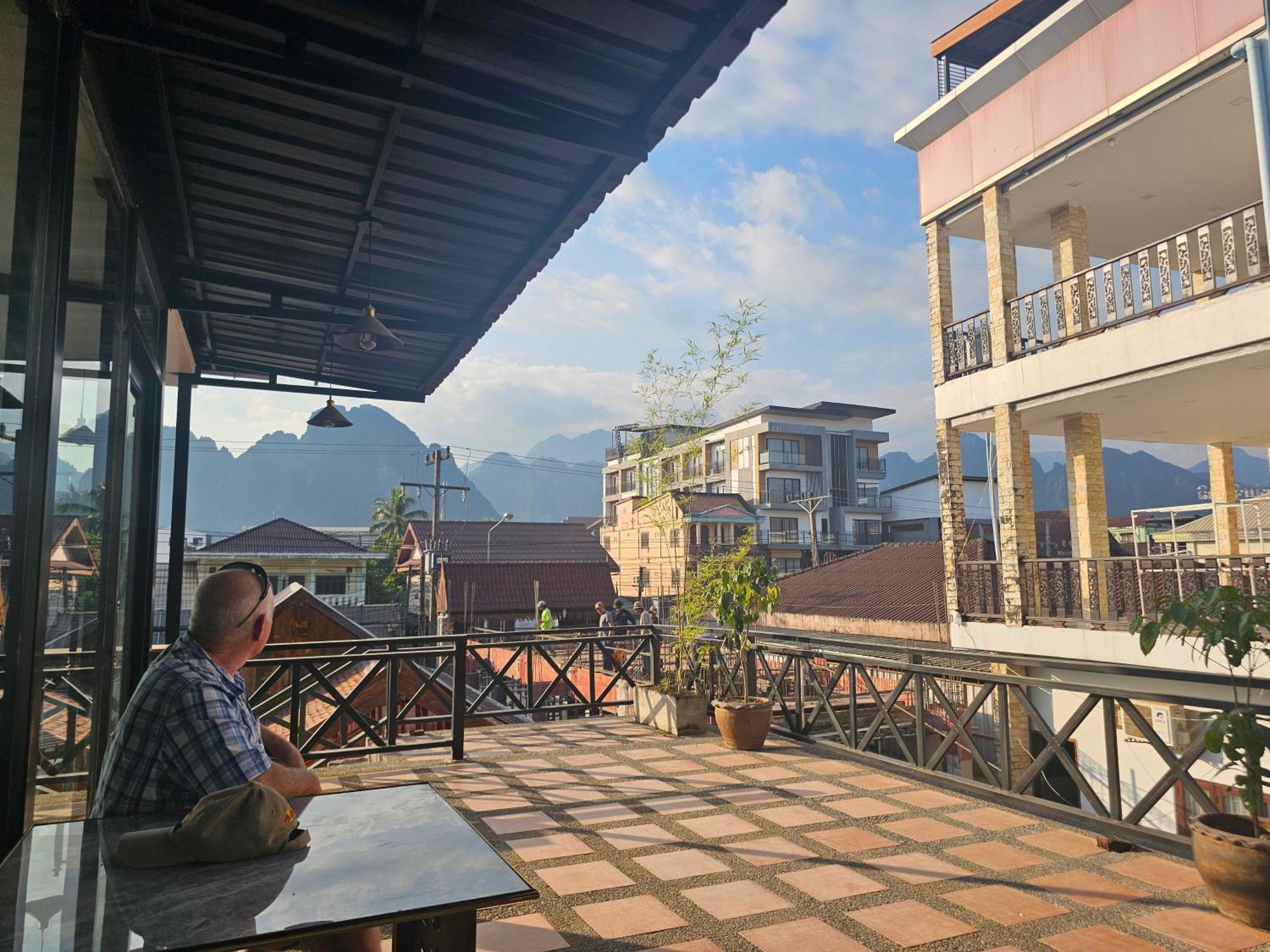 Win Hotel Vang Vieng Exterior photo